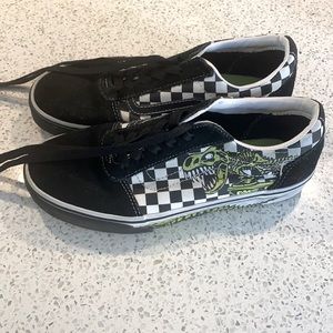 Boys size 5 vans in like new condition